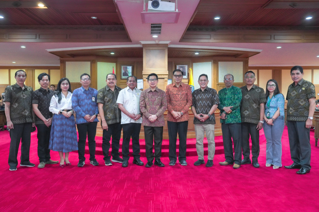 Bupati Adi Arnawa Buka Rakerda Dekopinda Badung Tahun 2025